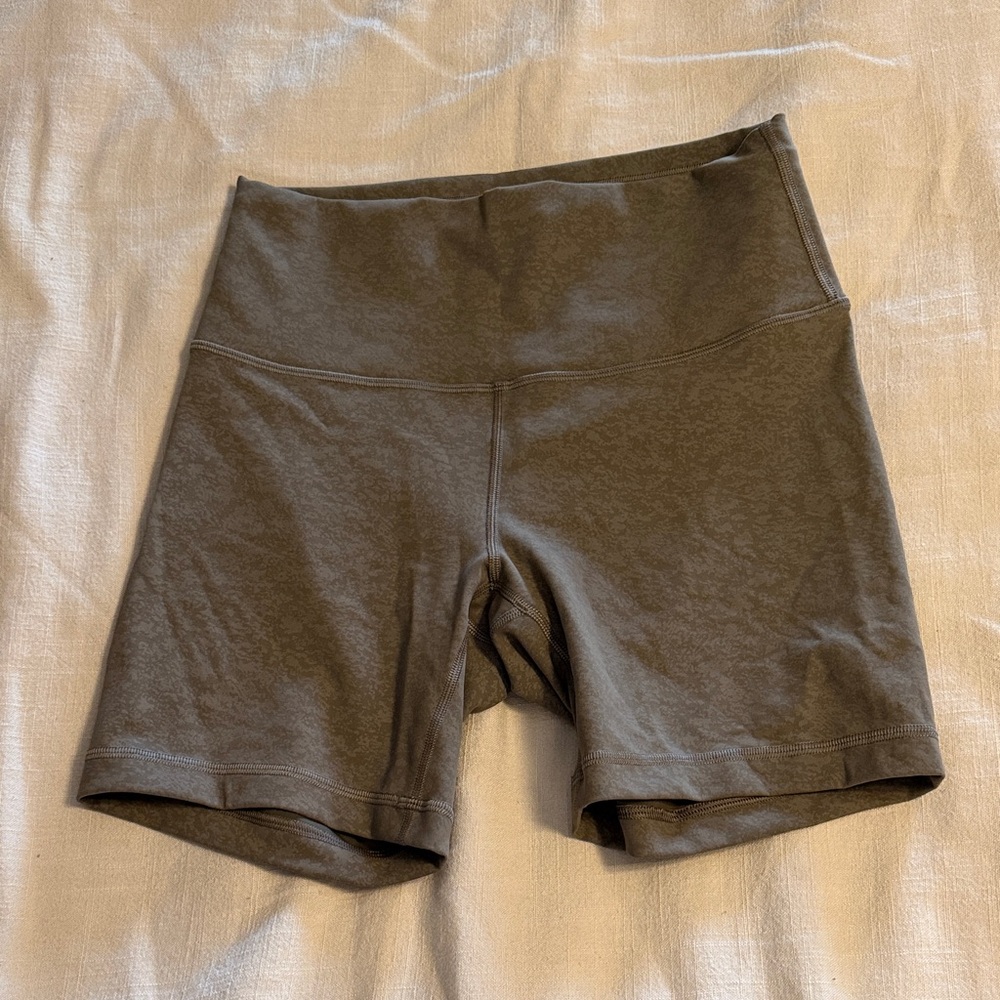 lululemon Wunder Train 6” short, Nomad, size 8